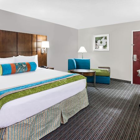 Holiday Inn Hotel & Suites Oklahoma City North By Ihg Exterior photo