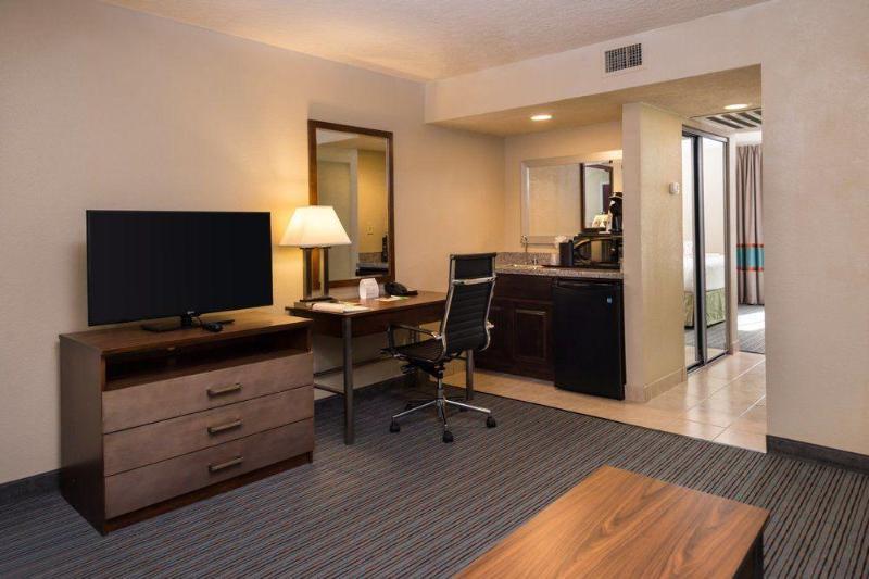 Holiday Inn Hotel & Suites Oklahoma City North By Ihg Exterior photo